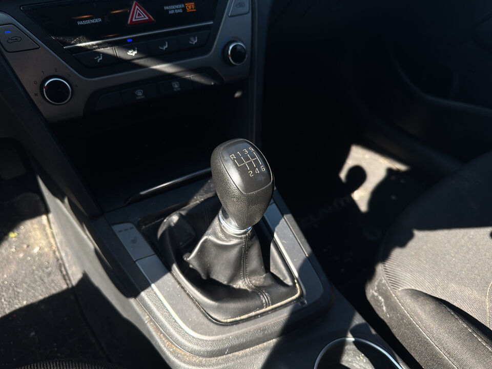 2017 Hyundai Elantra  - Desmeules Chrysler