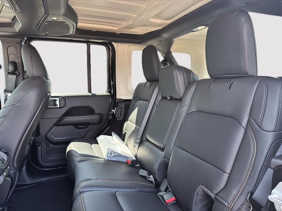 2025 Jeep Wrangler  - Desmeules Chrysler