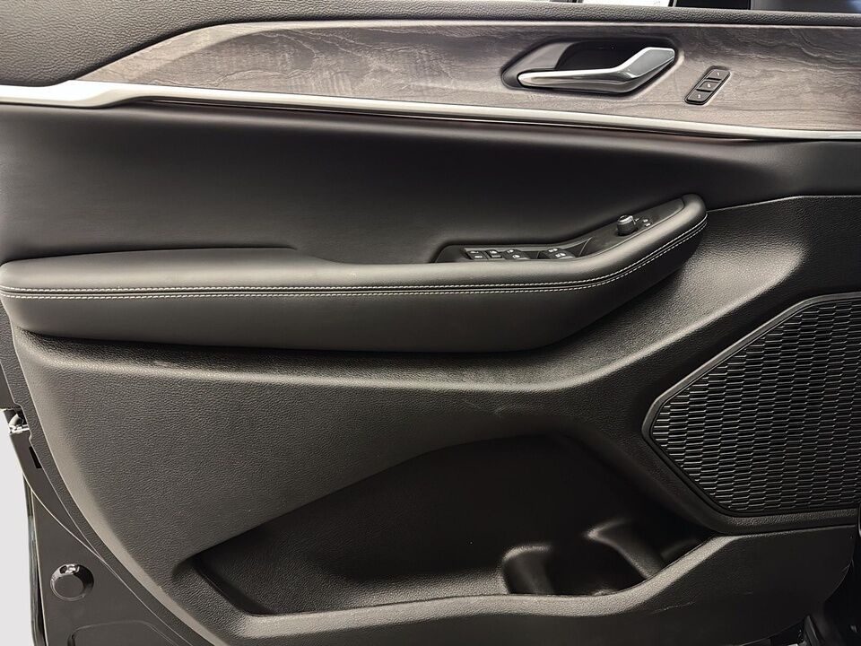 2025 Jeep Grand Cherokee  - Desmeules Chrysler