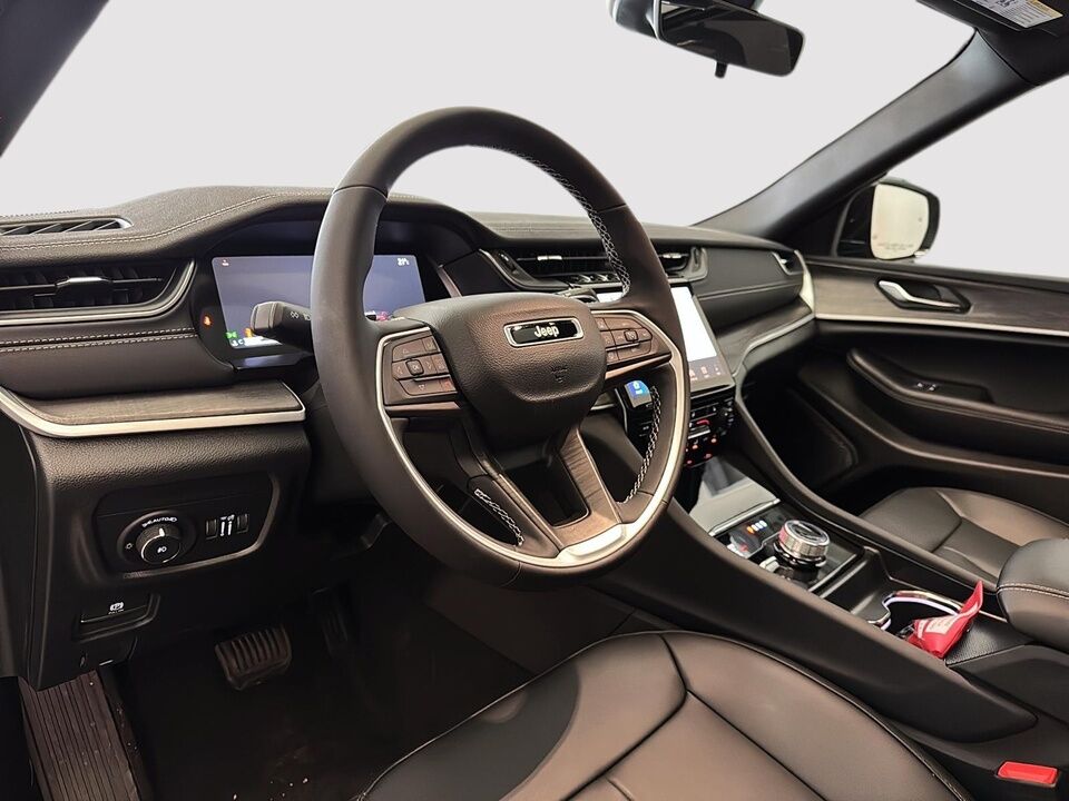 2025 Jeep Grand Cherokee  - Desmeules Chrysler