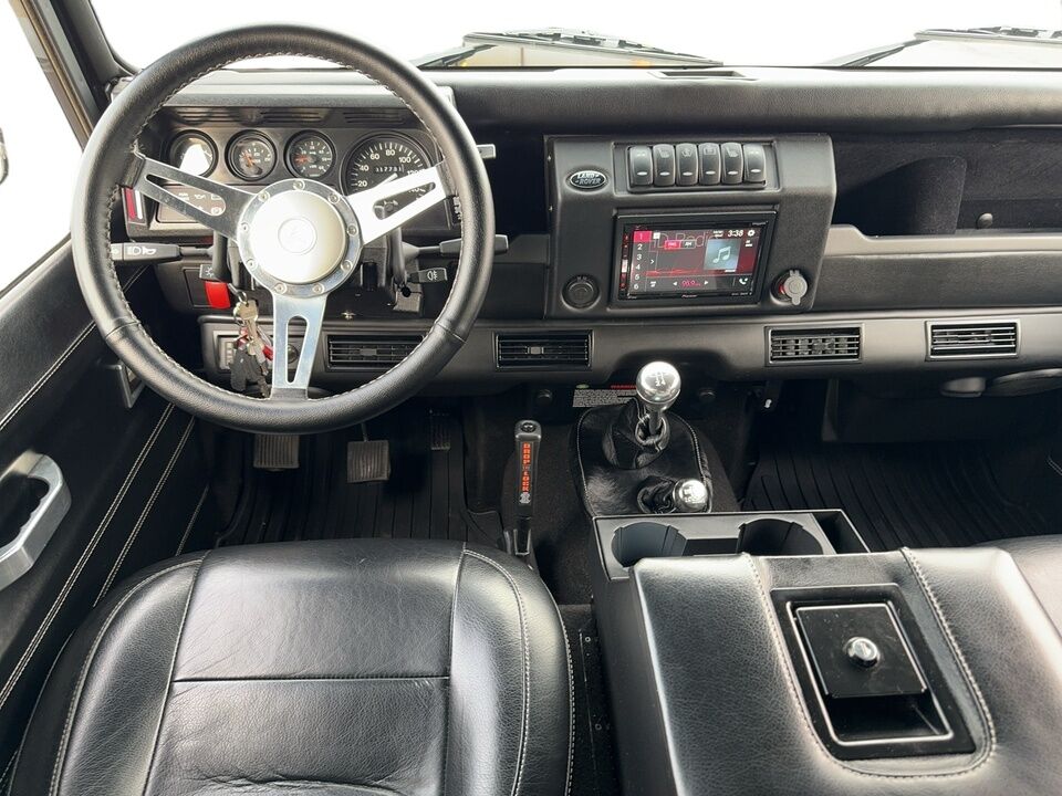 1987 Land Rover Defender  - Desmeules Chrysler