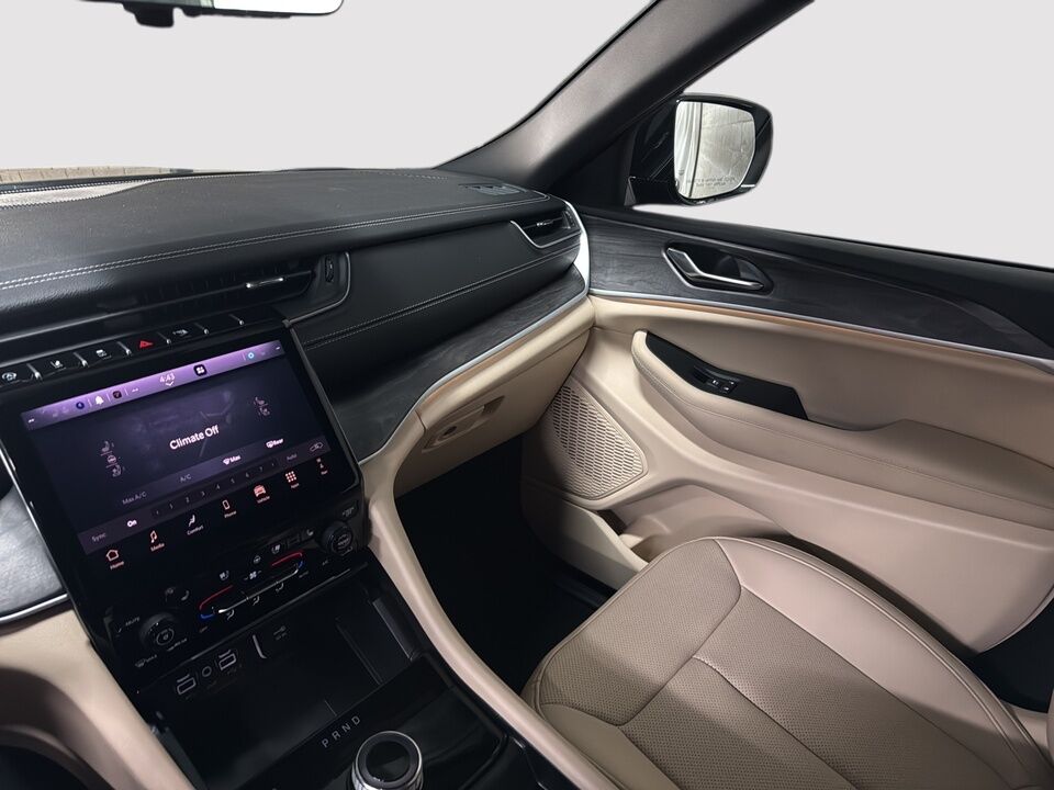 2025 Jeep Grand Cherokee  - Desmeules Chrysler