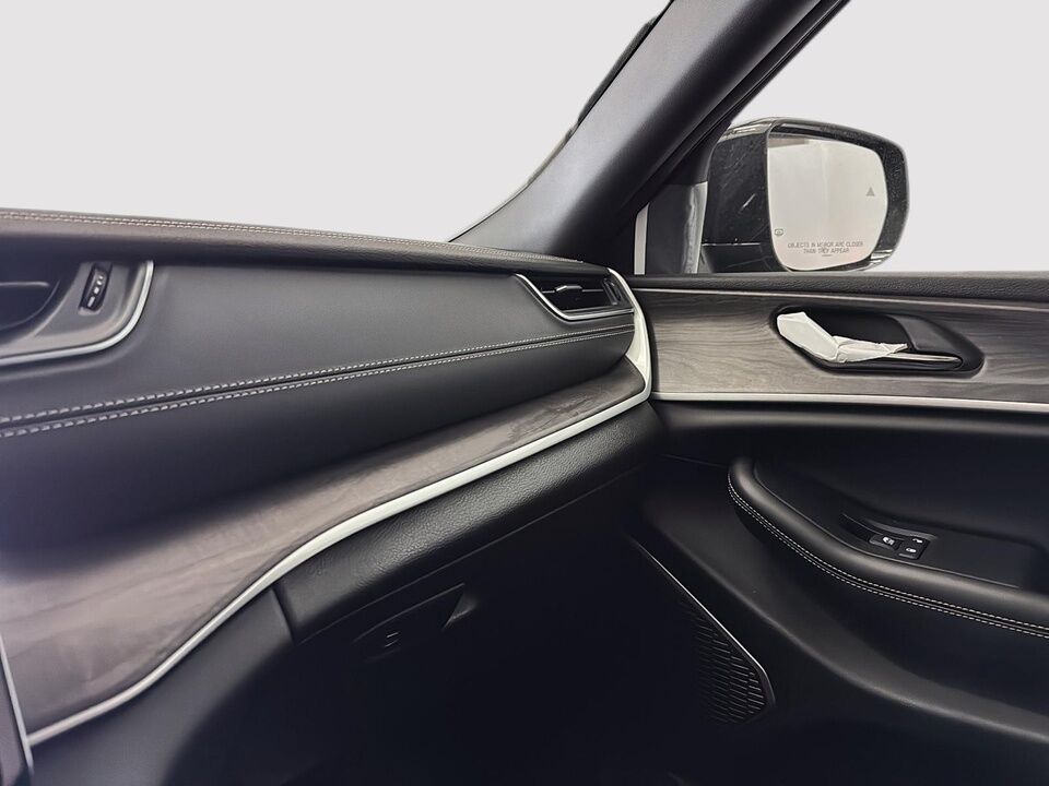 2025 Jeep Grand Cherokee 4XE  - Desmeules Chrysler