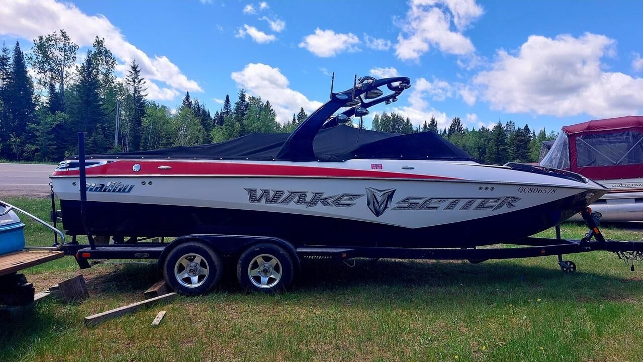 2007 Malibu WakeSetter 24'  - Blainville Chrysler