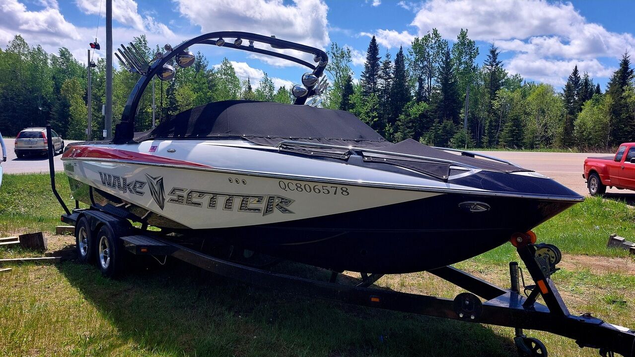 2007 Malibu WakeSetter 24'  - Desmeules Chrysler