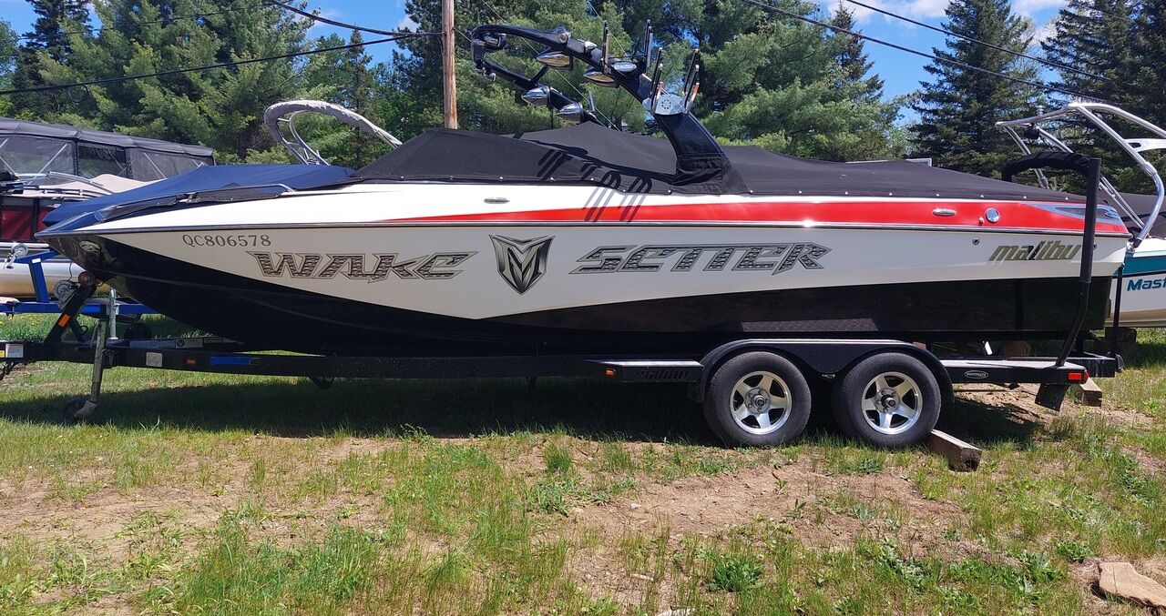 2007 Malibu WakeSetter 24'  - Blainville Chrysler