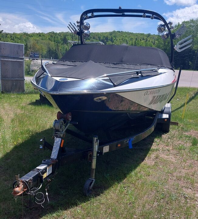 2007 Malibu WakeSetter 24'  - Blainville Chrysler