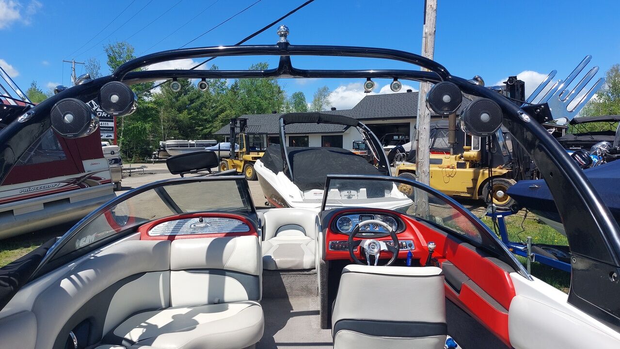 2007 Malibu WakeSetter 24'  - Blainville Chrysler