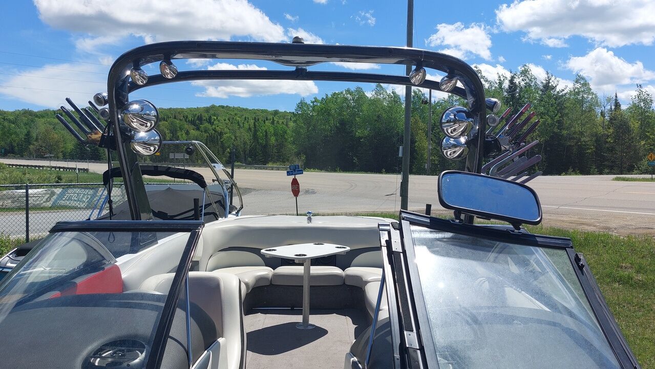 2007 Malibu WakeSetter 24'  - Desmeules Chrysler