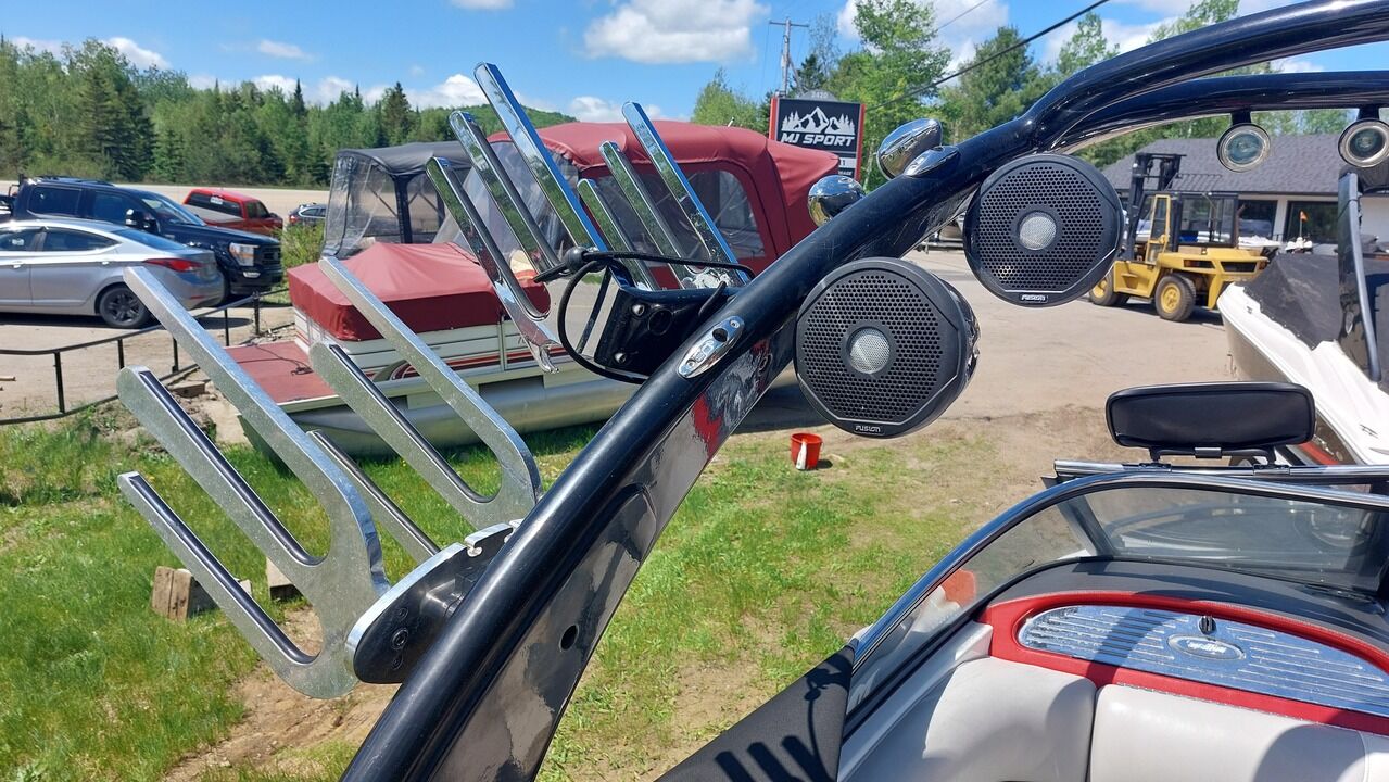 2007 Malibu WakeSetter 24'  - Blainville Chrysler