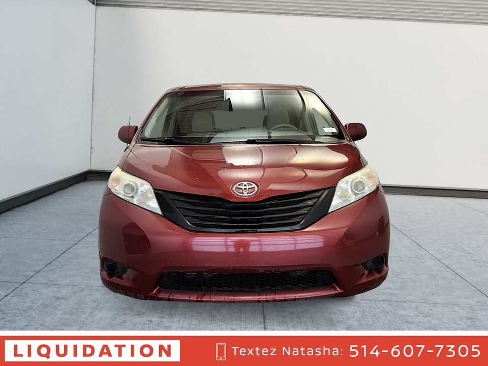 2011 Toyota Sienna  - Desmeules Chrysler