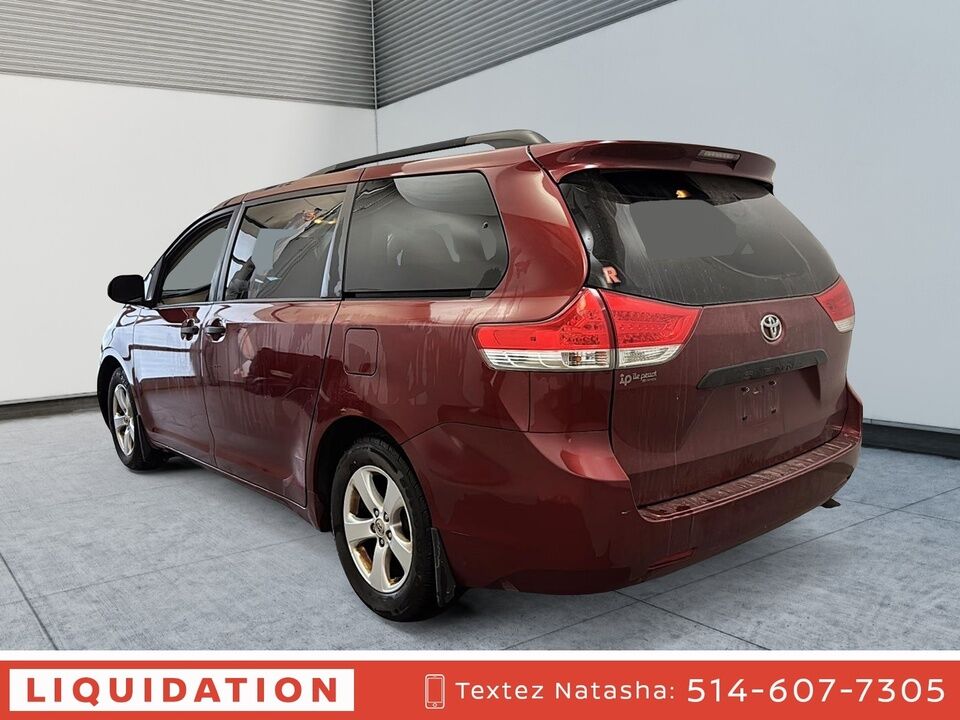 2011 Toyota Sienna  - Desmeules Chrysler