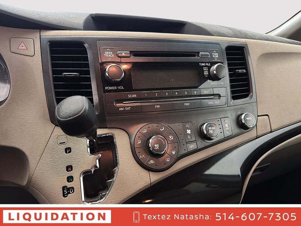 2011 Toyota Sienna  - Desmeules Chrysler