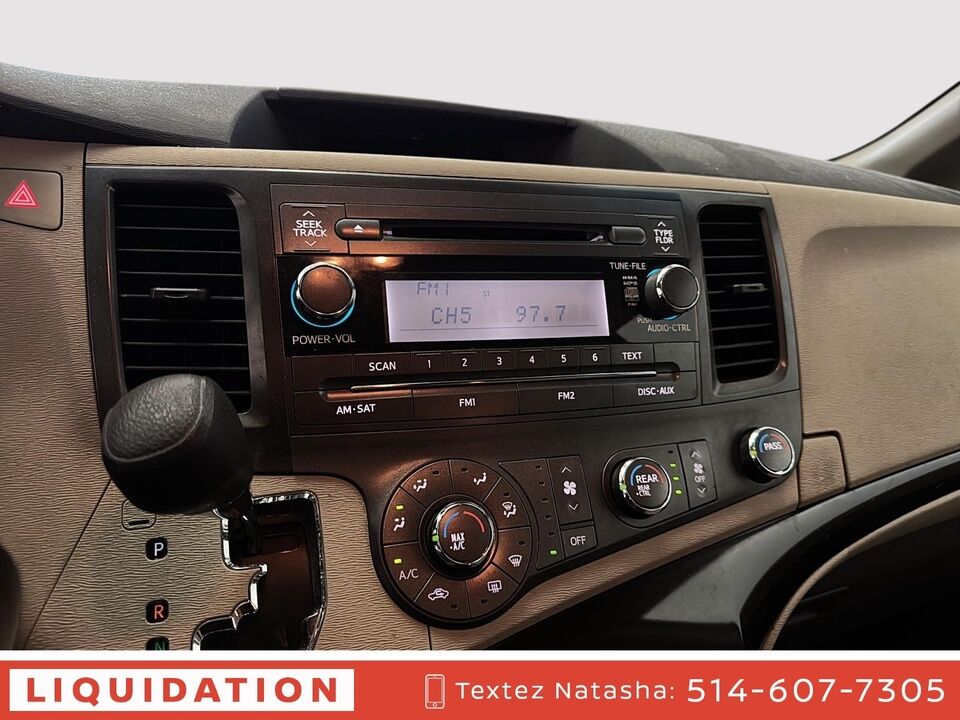 2011 Toyota Sienna  - Desmeules Chrysler