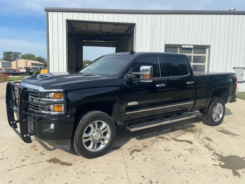 2017 Chevrolet Silverado 2500HD High Country  - 5921  - Exira Auto Sales