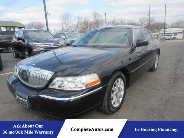 2011 Lincoln Town Car SIGNATURE LIMITED  - P18569  - Complete Autos