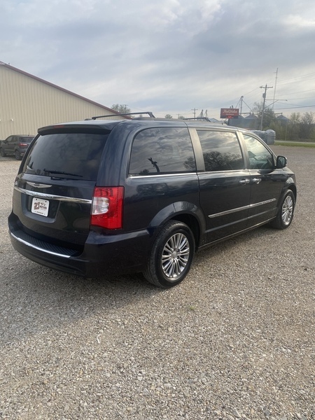 2013 Chrysler Town & Country  - 2T Motors