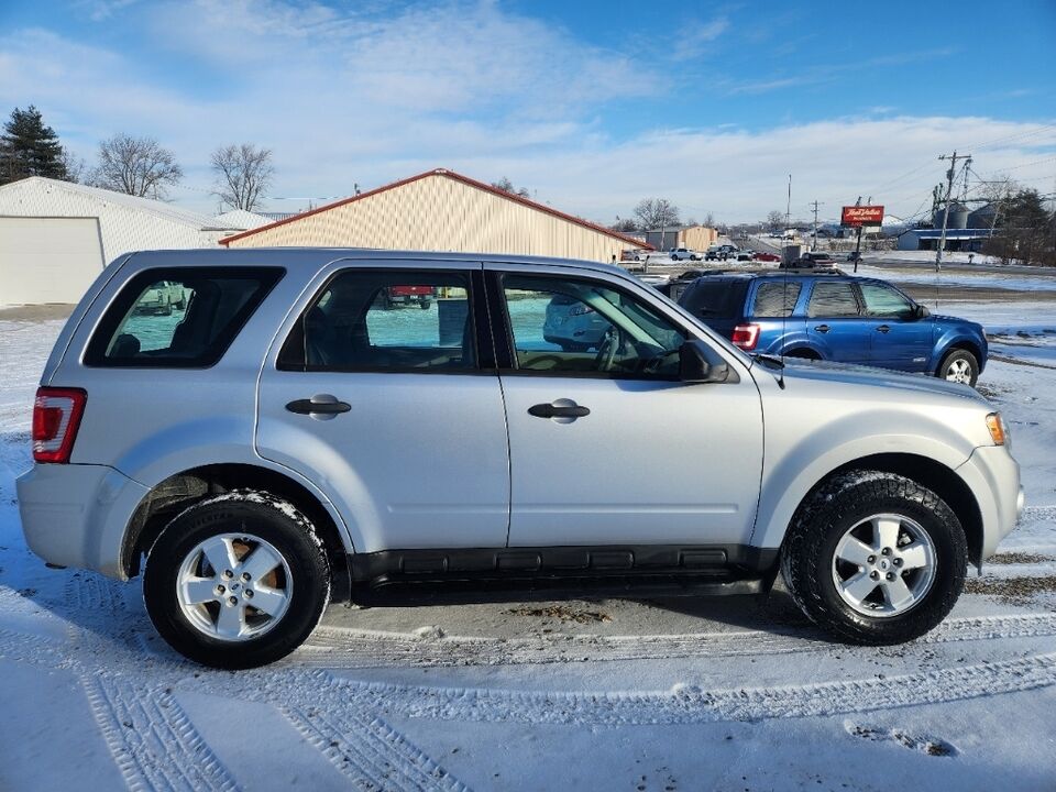 2011 Ford Escape  - 2T Motors