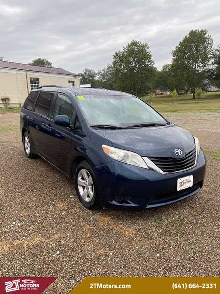 2011 Toyota Sienna  for Sale  - 10165  - 2T Motors