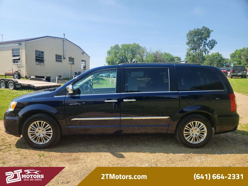 2015 Chrysler Town & Country Touring  - 2T Motors