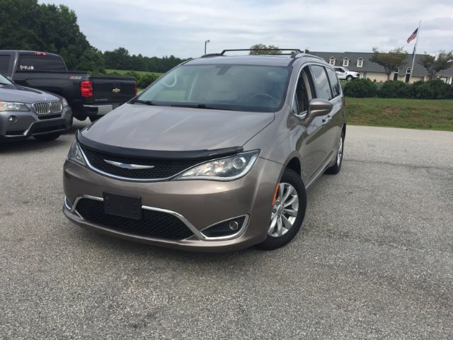 2018 Chrysler Pacifica Touring-L  - BS-314849  - Auto Connection