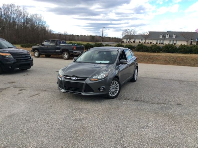 2012 Ford Focus Titanium  - BS-R329652_2  - Auto Connection