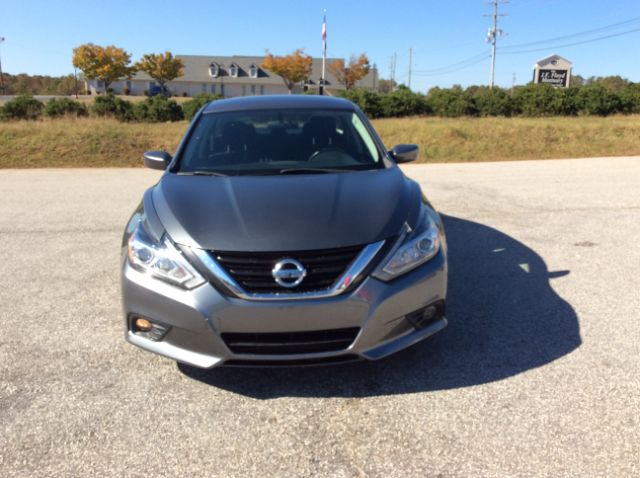 2018 Nissan Altima SV photo 2