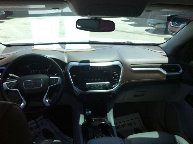 2019 GMC Acadia  - Auto Connection
