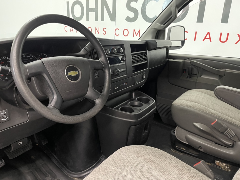 2020 Chevrolet Express  - Camions Commerciaux John Scotti
