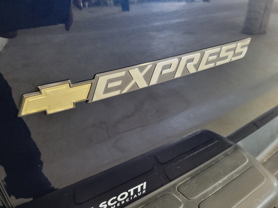 2021 Chevrolet Express  - Camions Commerciaux John Scotti