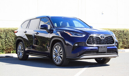 2023 Toyota Highlander  - Dresden Motors