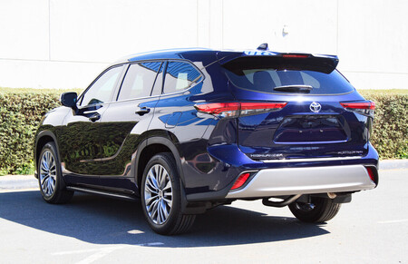 2023 Toyota Highlander  - Dresden Motors