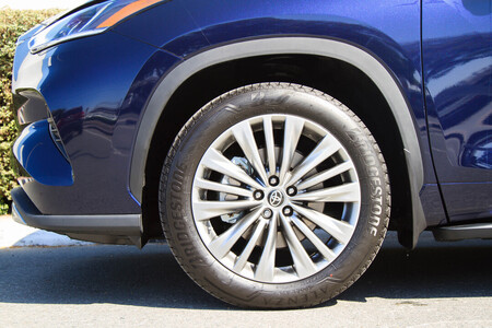 2023 Toyota Highlander  - Dresden Motors