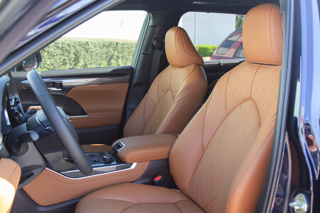 2023 Toyota Highlander  - Dresden Motors