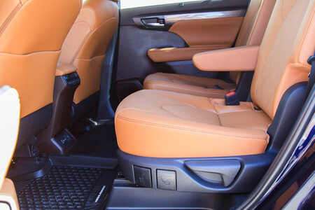 2023 Toyota Highlander  - Dresden Motors