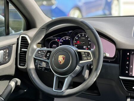 2022 Porsche Cayenne  - Dresden Motors