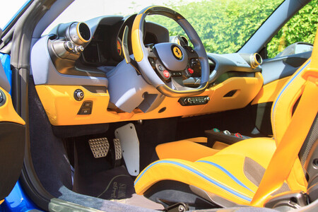 2021 Ferrari F8  - Dresden Motors