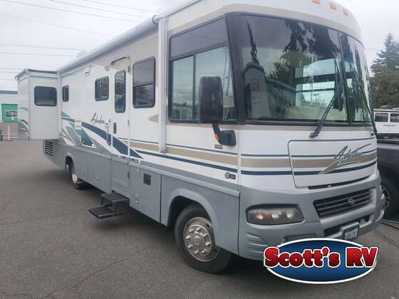 2004 Winnebago Adventurer 