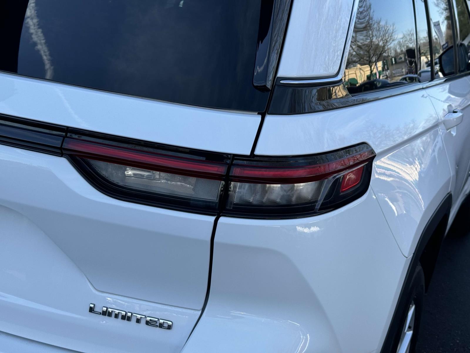 2023 Jeep Grand Cherokee Limited  - KU5426T  - Limitless Autos