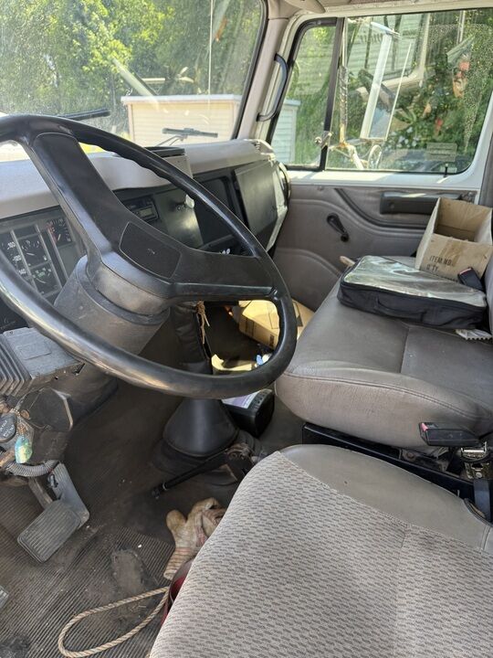 1998 International 4700  - Car Nova Auto Sales