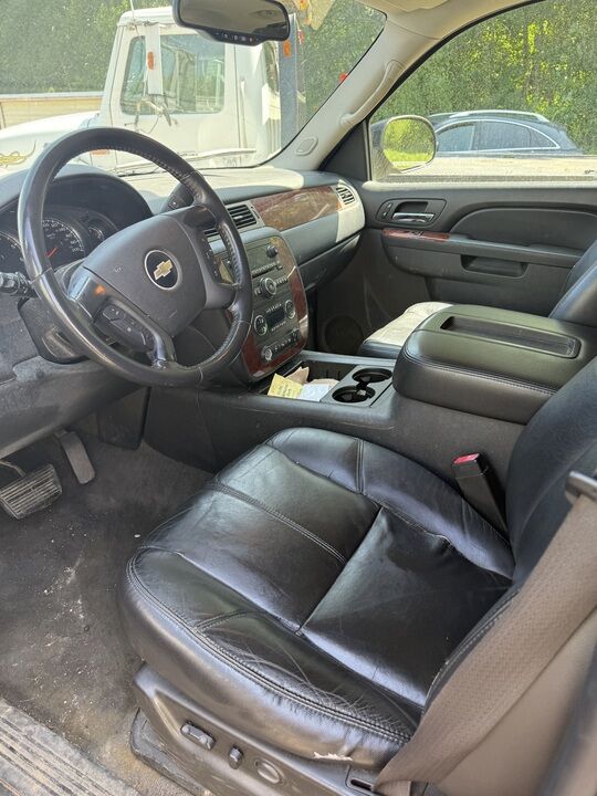 2010 Chevrolet Suburban  - Car Nova Auto Sales