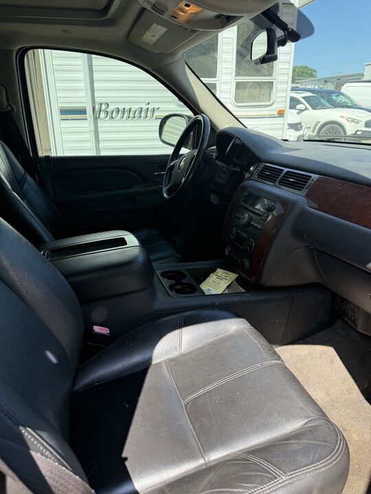 2010 Chevrolet Suburban  - Car Nova Auto Sales